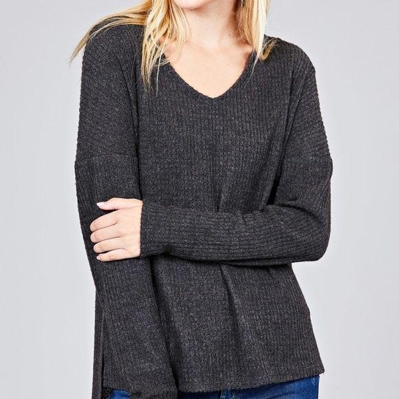 JUST 1 LEFT🎉🎉🎉 V-neck Brushed Waffle Knit Top - Picture 2 of 4